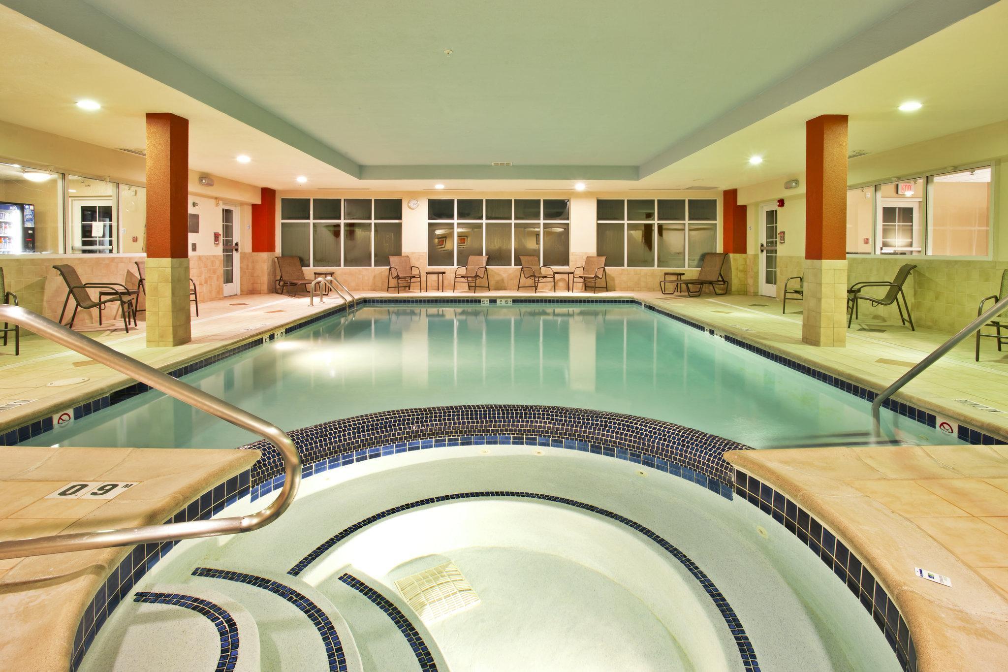 Holiday Inn Express Hotel & Suites Grand Rapids-North By Ihg Walker Esterno foto
