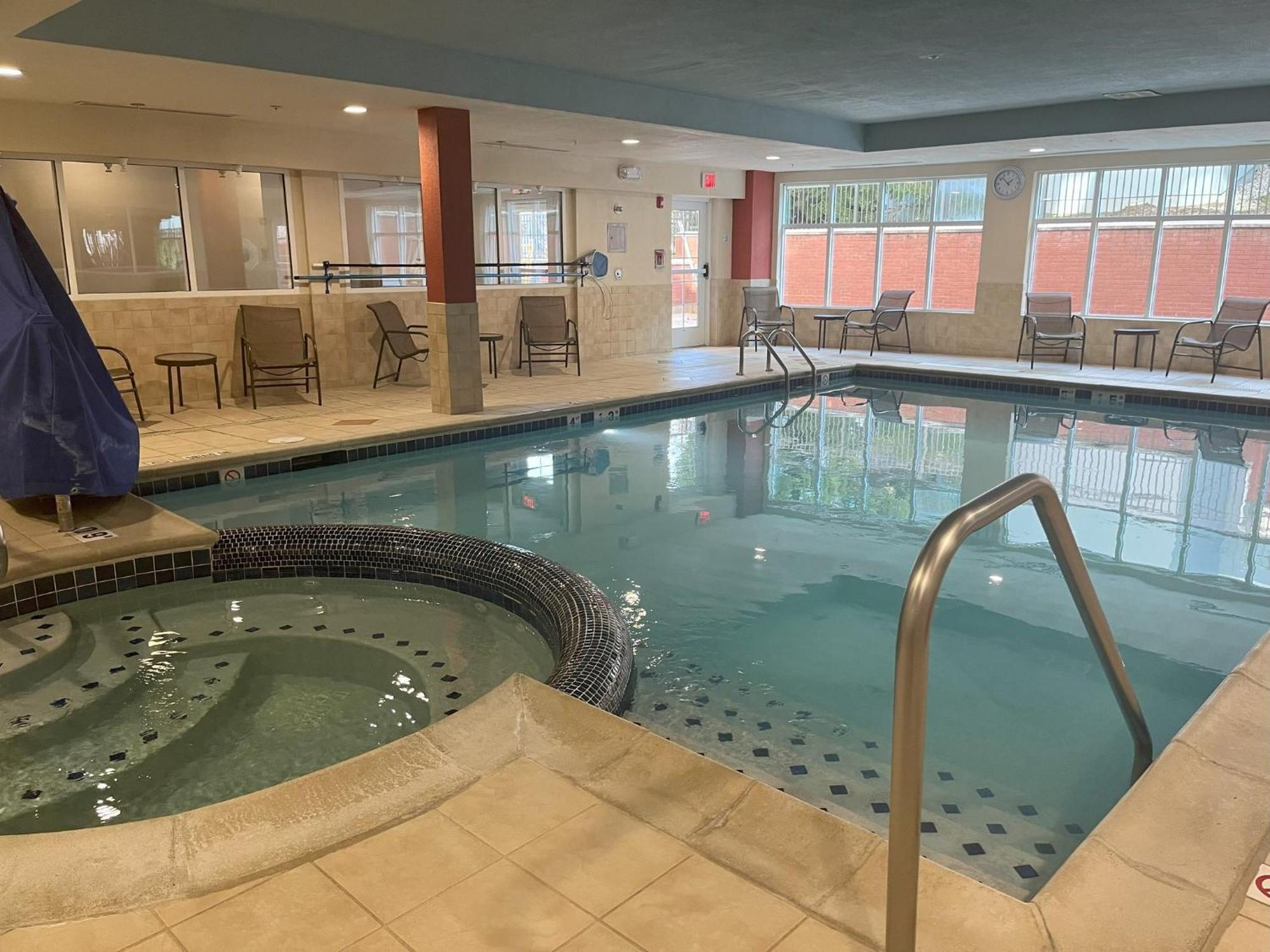 Holiday Inn Express Hotel & Suites Grand Rapids-North By Ihg Walker Esterno foto