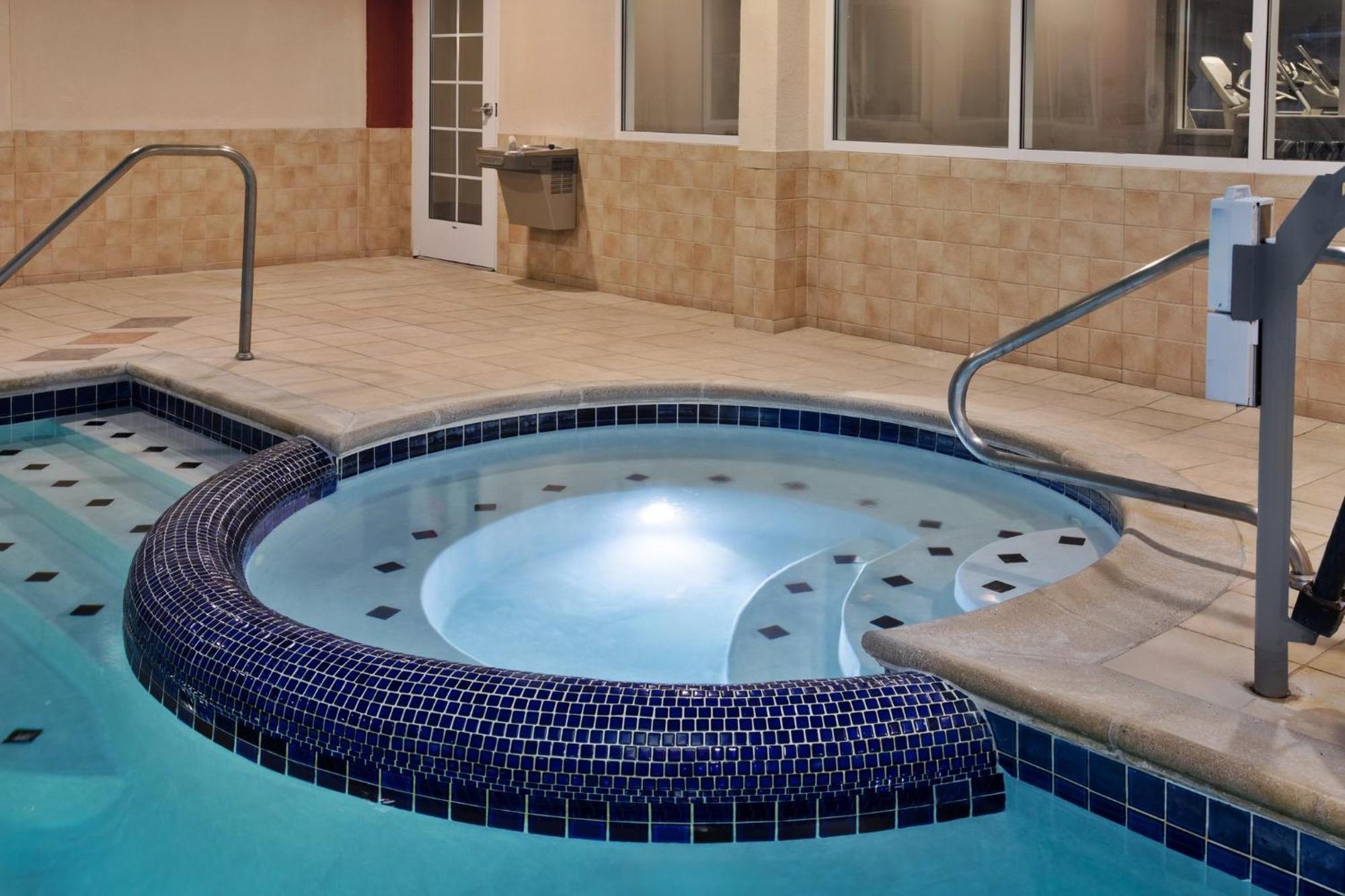 Holiday Inn Express Hotel & Suites Grand Rapids-North By Ihg Walker Esterno foto