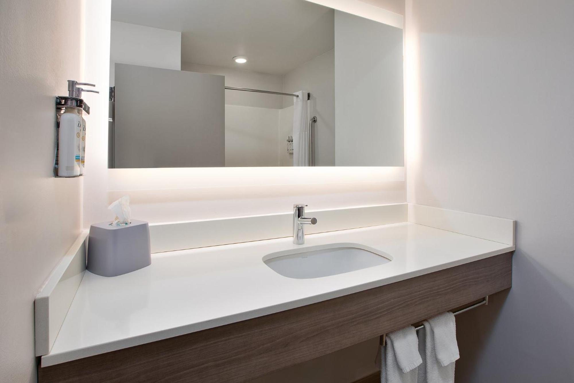 Holiday Inn Express Hotel & Suites Grand Rapids-North By Ihg Walker Esterno foto