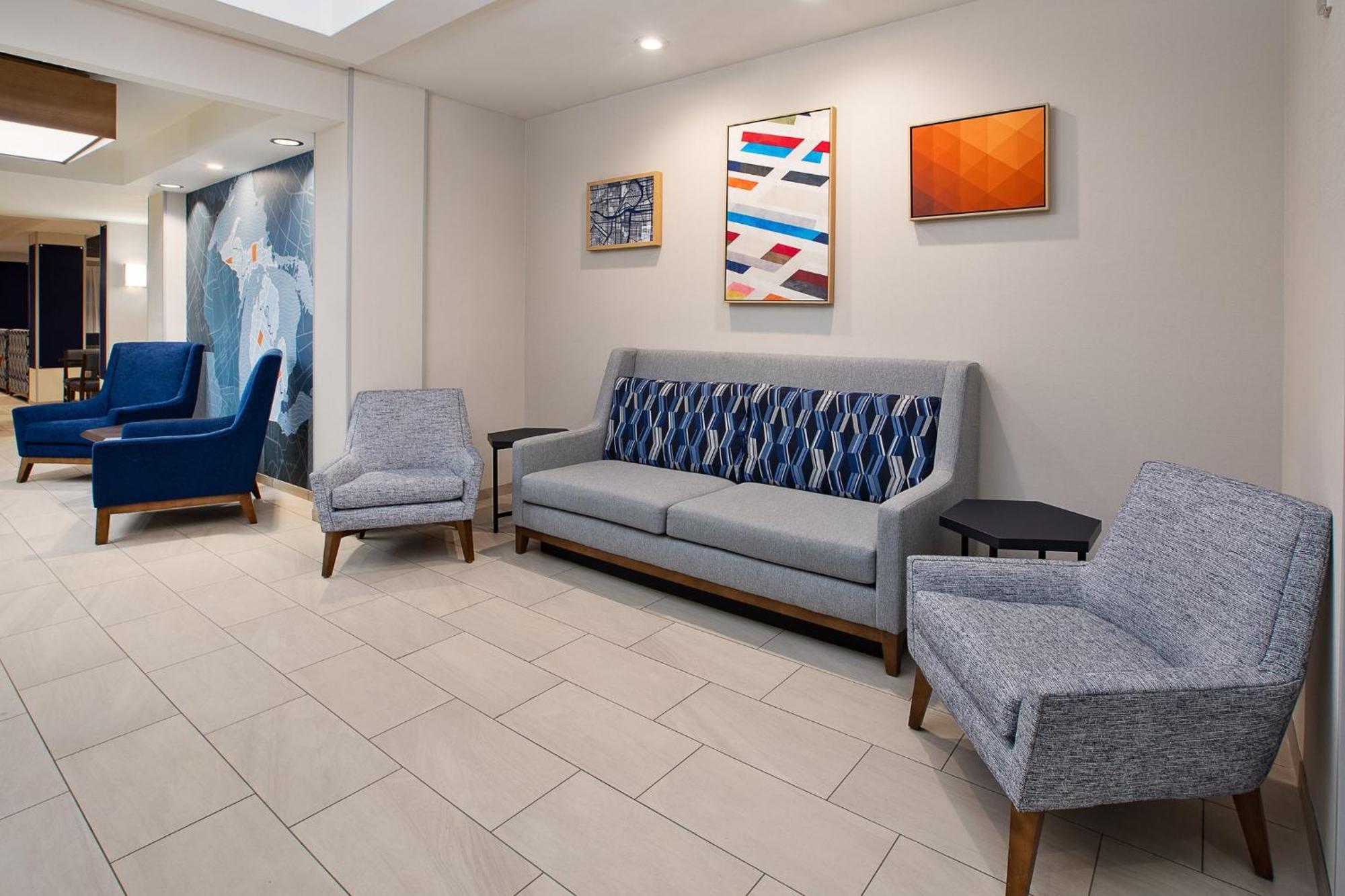 Holiday Inn Express Hotel & Suites Grand Rapids-North By Ihg Walker Esterno foto